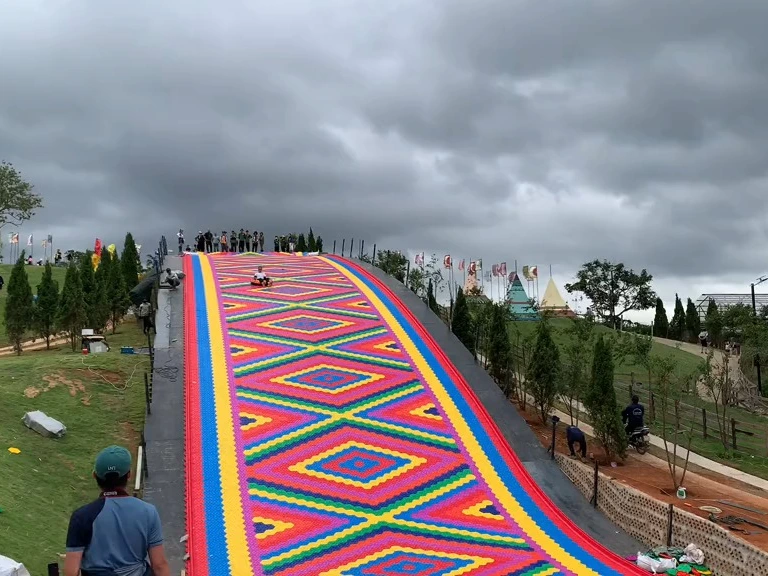 Plastic slide rainbow slide for amusement park 1
