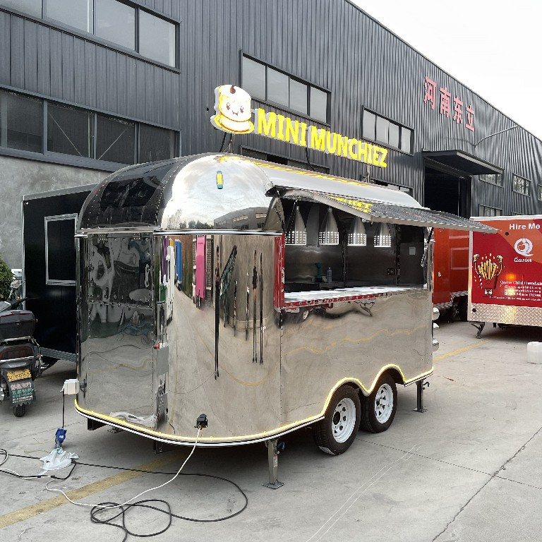Concession de remorque de camion de nourriture pour hot-dogs Airstream abordable 3