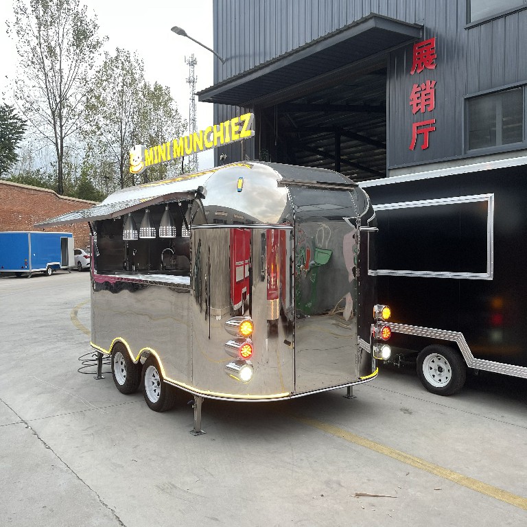Concession de remorque de camion de nourriture pour hot-dogs Airstream abordable 4