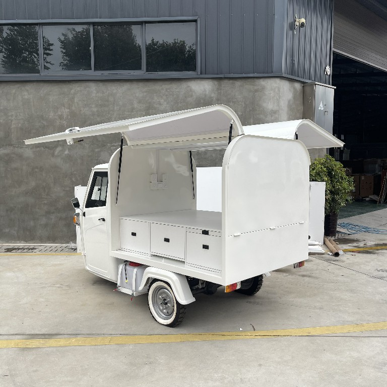 Camions de nourriture à tricycle mobile pour le café à hot-dog 7