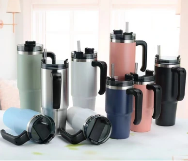 Botella de agua potable de acero inoxidable personalizada KingLine con asa para viajar 1