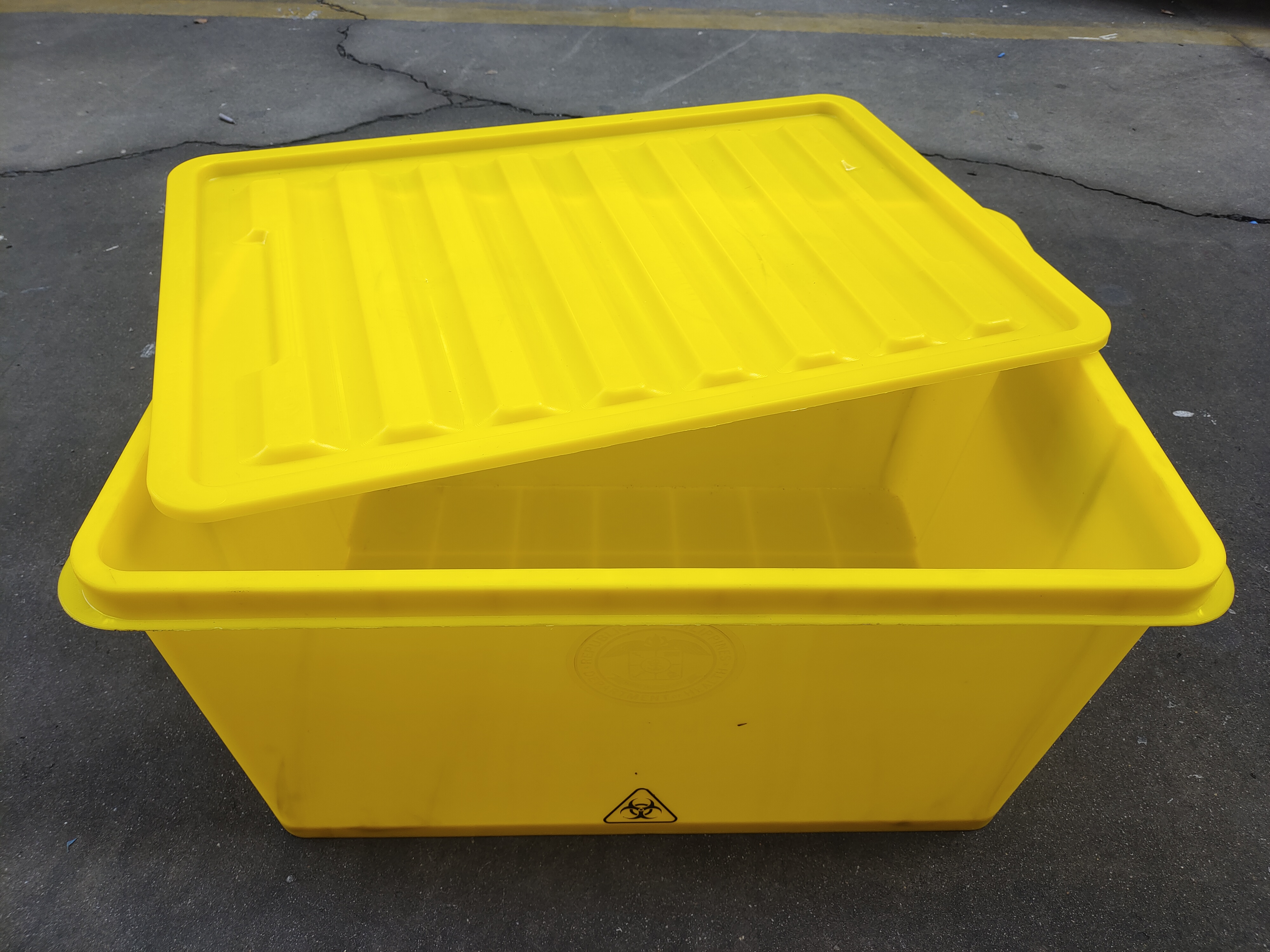 Lada de plastic de înaltă calitate, cu un capac pliabil, poate fi folosită pentru a încărca deșeuri medicale 6