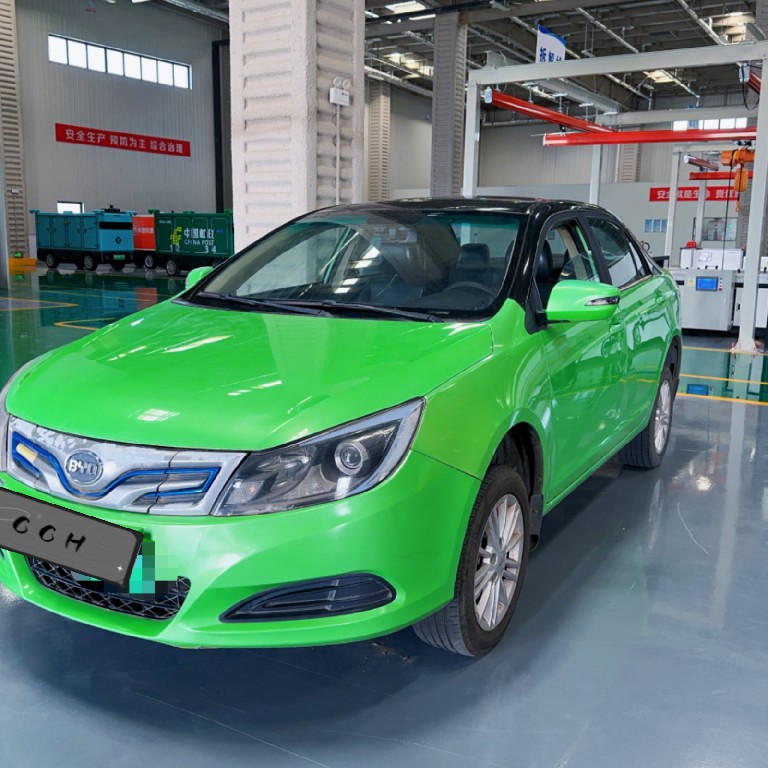 2019 BYD E5 سيدان مركبة كهربية جديدة 400000 كجم مريحة سيارة مستعملة قماش يدوي داكن R18 ACC رائجة البيع بسعر رخيص 1