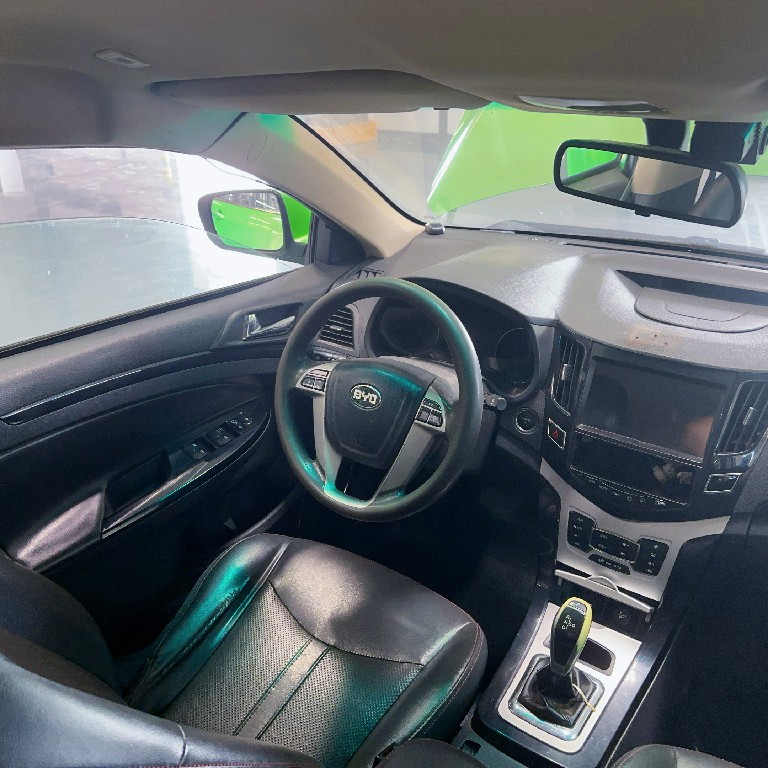 2019 BYD E5 سيدان مركبة كهربية جديدة 400000 كجم مريحة سيارة مستعملة قماش يدوي داكن R18 ACC رائجة البيع بسعر رخيص 4