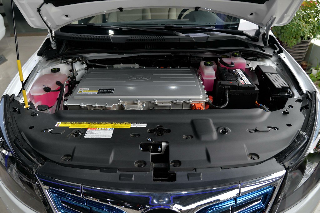 2019 BYD E5 سيدان مركبة كهربية جديدة 400000 كجم مريحة سيارة مستعملة قماش يدوي داكن R18 ACC رائجة البيع بسعر رخيص 7