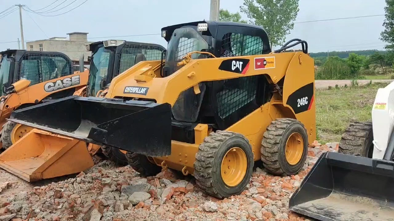 Minicargador CAT426C usado 1