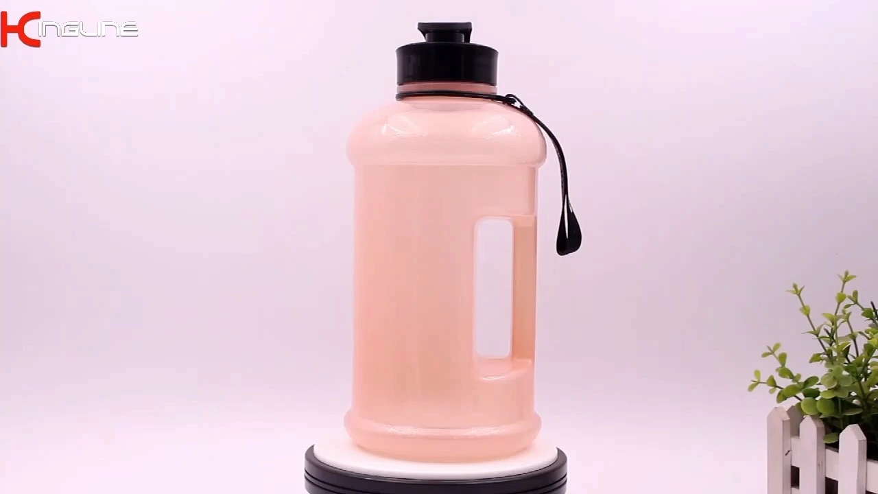Bouteille d'eau en plastique colorée portable KingLine avec poignée pour le sport 1