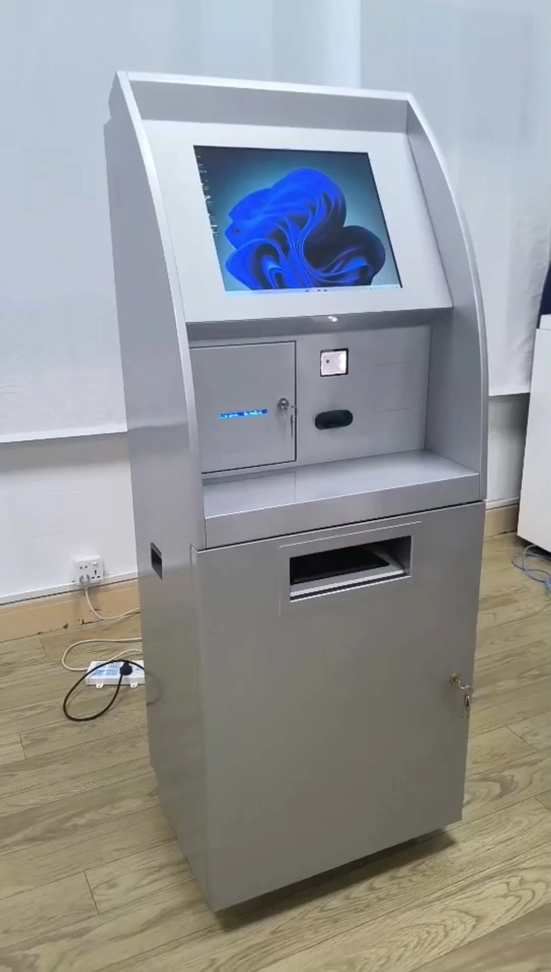 Touchscreen-Selbstbedienungskiosk mit Drucker, QR-Code-Scanner, Kartenleser, A4-Drucker 1