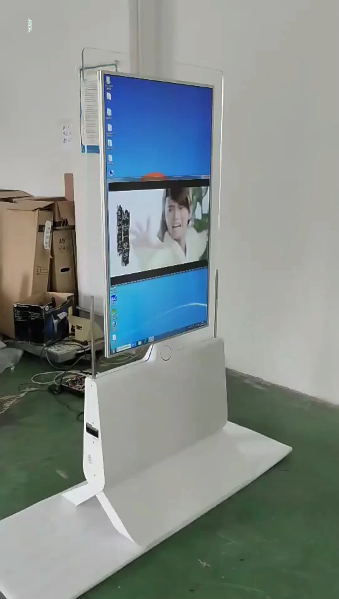 Exhibición echada a un lado doble de cristal de la señal de Digitaces de la pantalla de los anuncios de QLED del piso 1