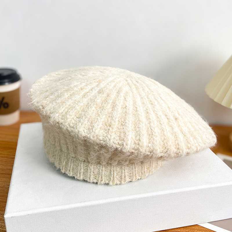 Handgefertigte gehäkelte Damen-Baskenmütze für Herbst/Winter 3