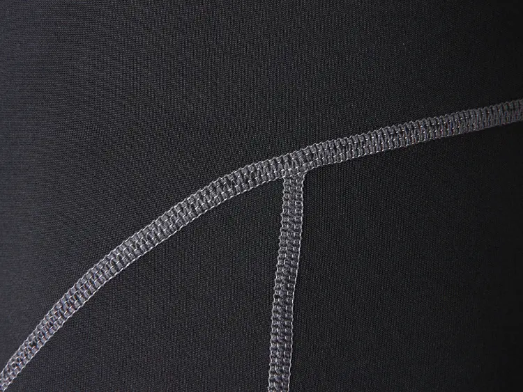 Облека за облека за јога на Лантен, облечена во порта за јога за јога 14