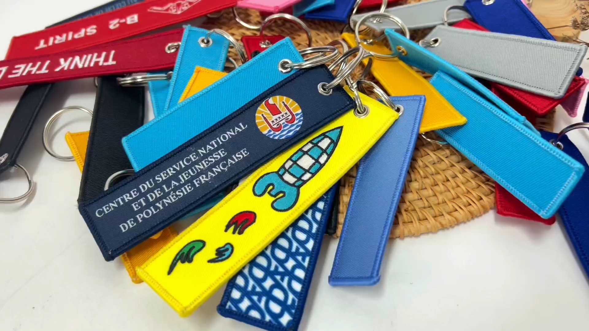 Saincheaptha Eco-Friendly Dhá thaobh LOGO Uigí Fabraic Keychain Car Keychain 1