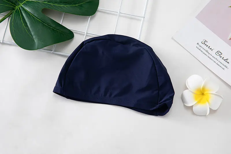 Pro prodejce sportovních plavek vyjednávají společnost Lanteng Sportswear 6