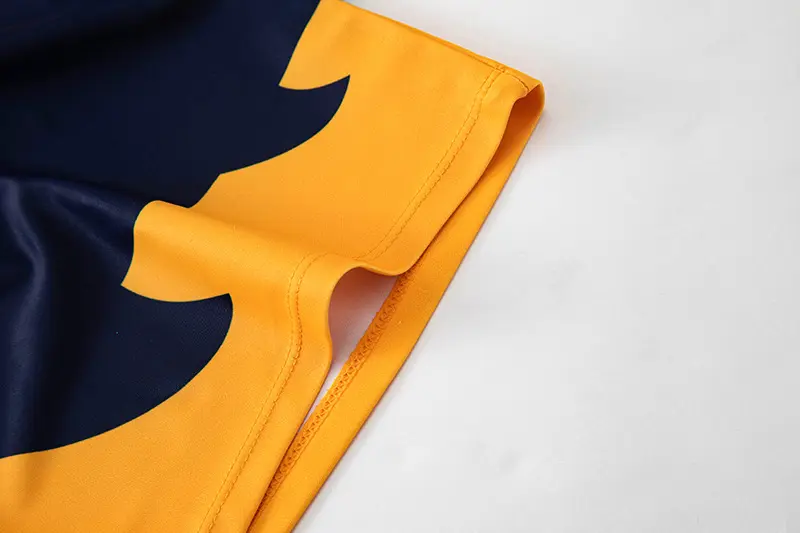 Pro prodejce sportovních plavek vyjednávají společnost Lanteng Sportswear 4