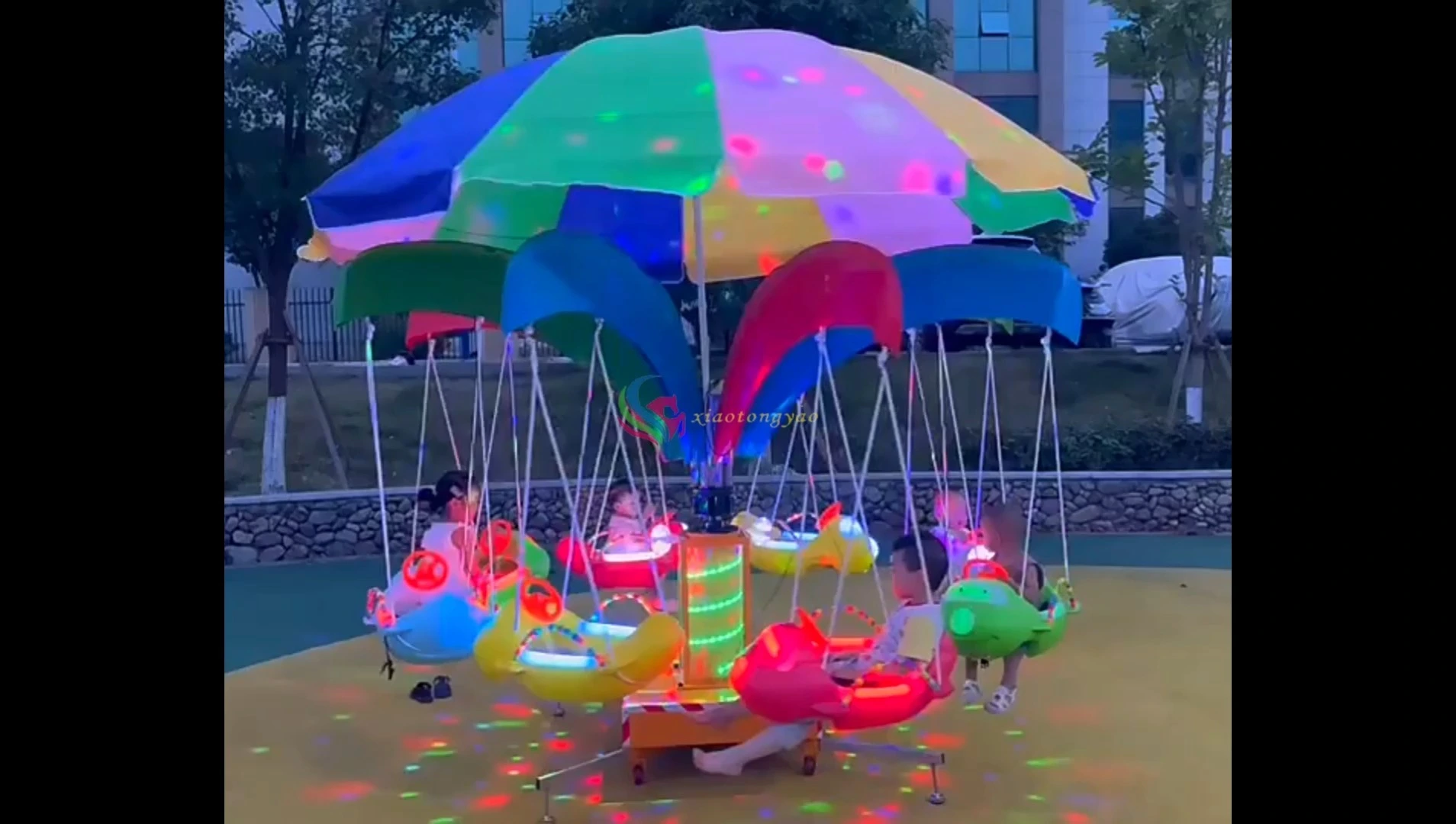Hot selling amusement park carousel swing sa mga bata nga isda musika spinning swing 1