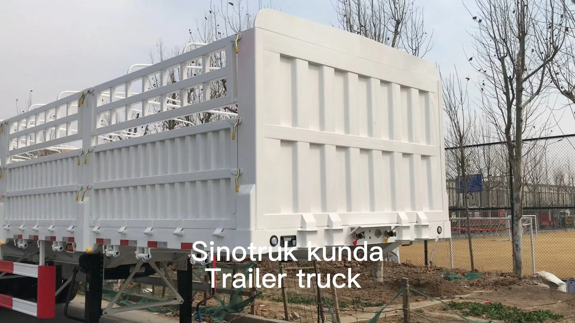 Semi-remorque cargo de clôture KDZG SINOTRUK HOWO à vendre 1