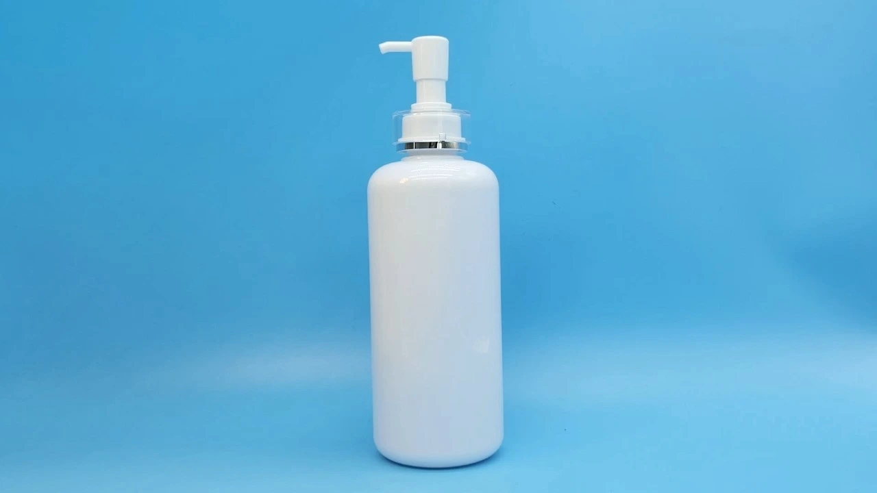 Glamorous 500ml PE/PET Body Lotion Bottle with Long Nozzle Pump 1