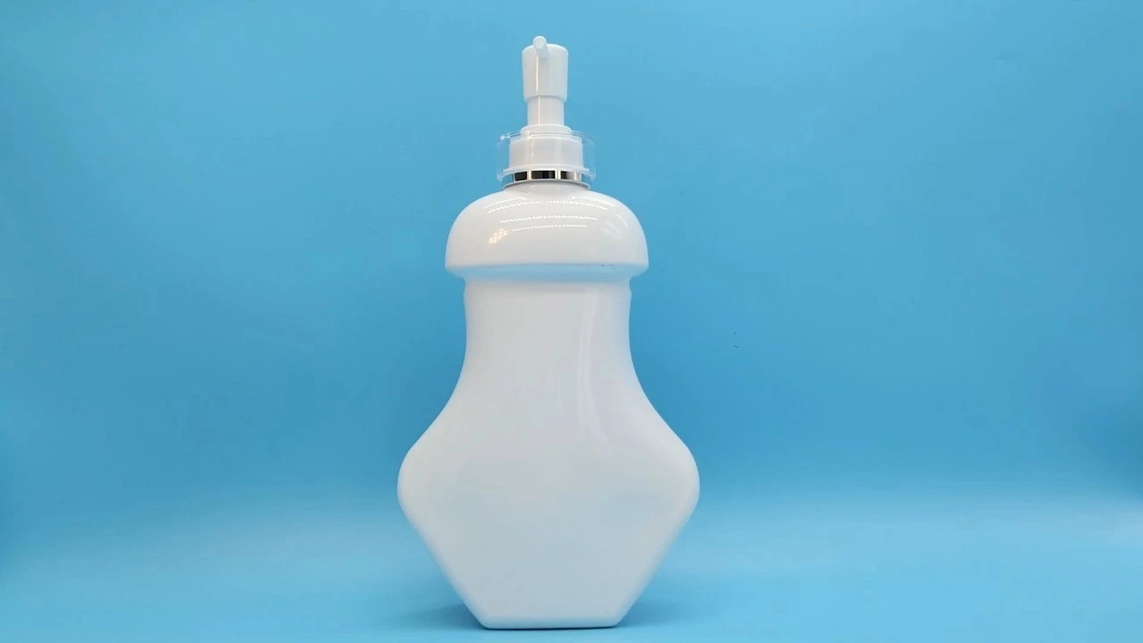 Glamorous 600ml PE/PET Body Lotion Bottles with Long Nozzle Pump 1
