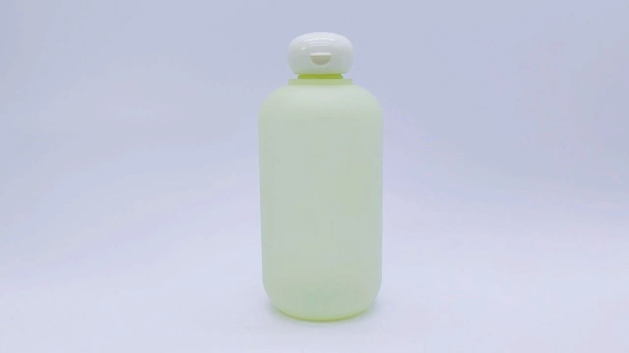 Glamorosa botella de loción corporal verde claro de PE/PET para el cuidado de la piel. 1