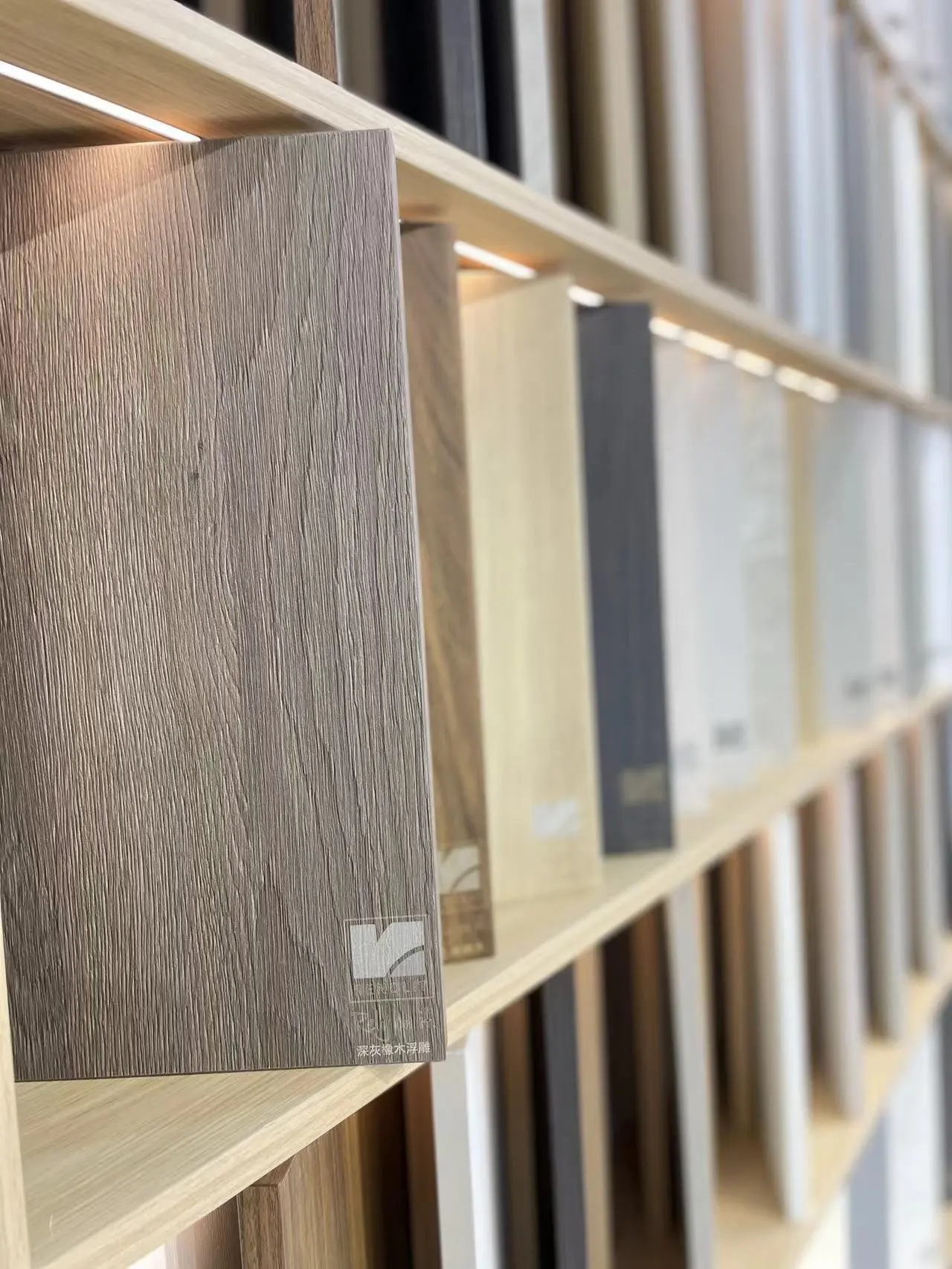 Density fibreboard with modern woodgrain finish and 3D synchronised patterns 1