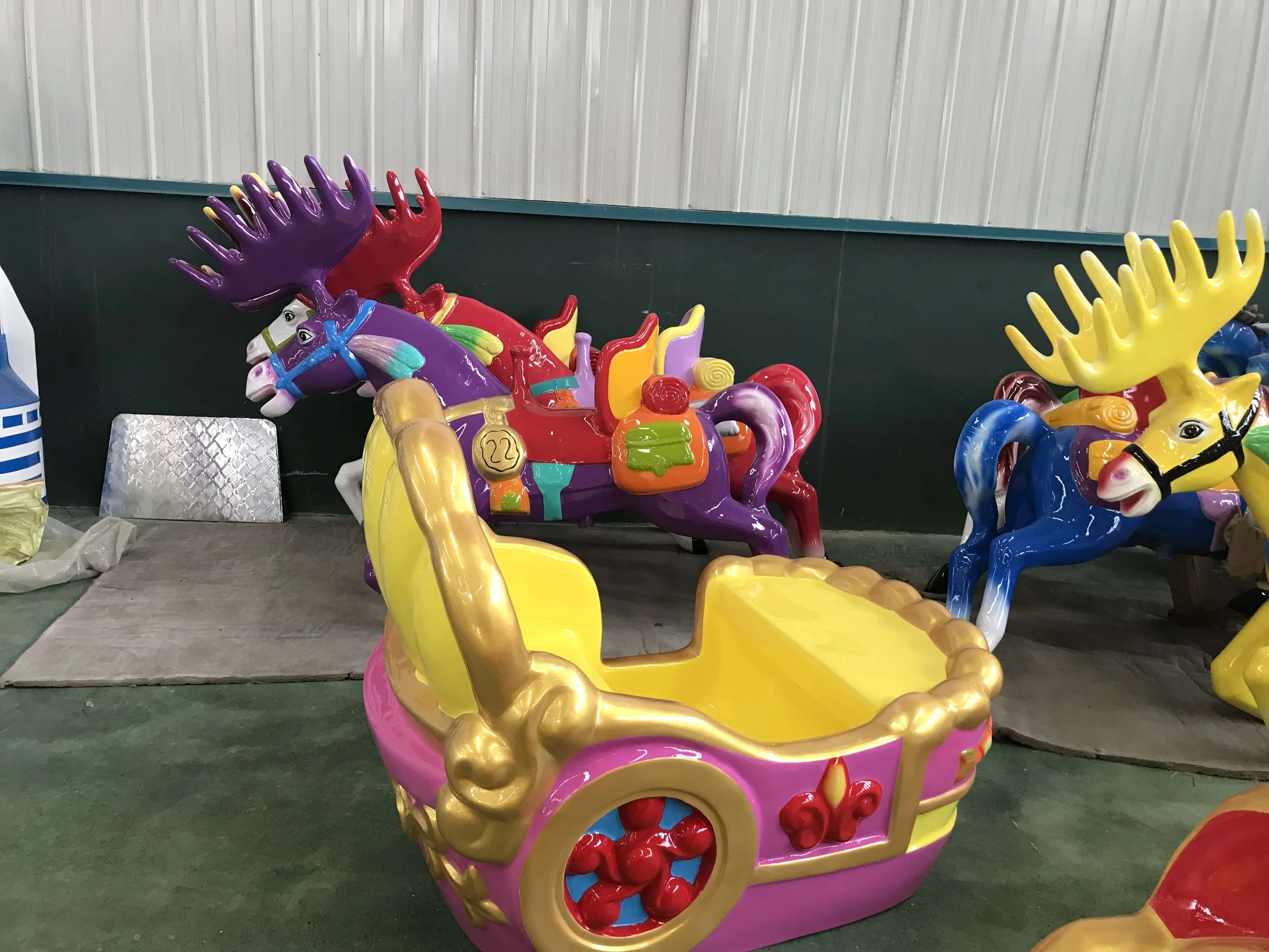 Carrousel royal personnalisable avec chariot royal sur le thème de Noël - Dimensions de piste personnalisables | LMQ | Limeiqi 1