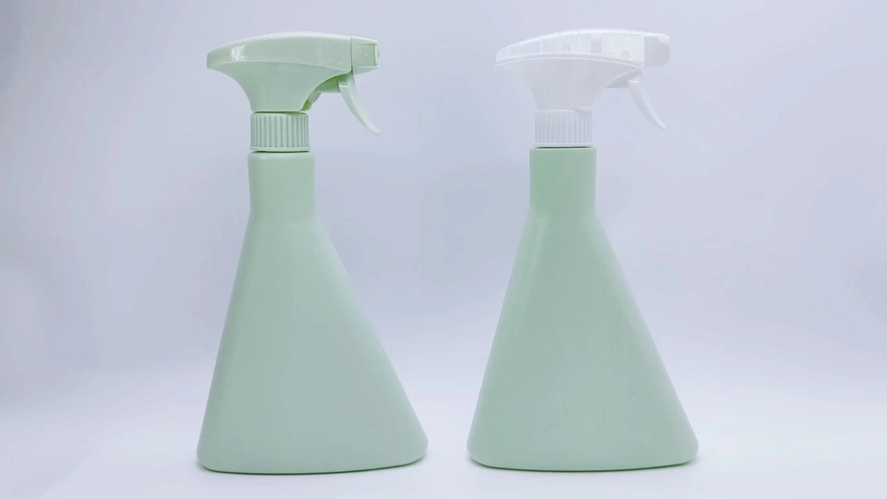 Glamorous 500ml Green PE/PET sanitizer detergent bottle with  Trigger Spray pump 1