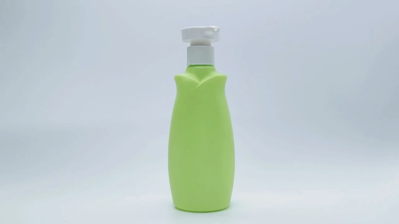 Glamorous 500ml green PE/PET shampoo and shower bottles, baby bottles 1