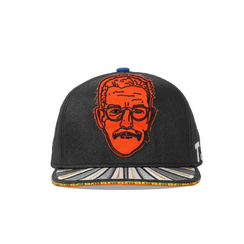Casquette de baseball à bord plat à 5 panneaux, patch brodé en tissu apposé 1