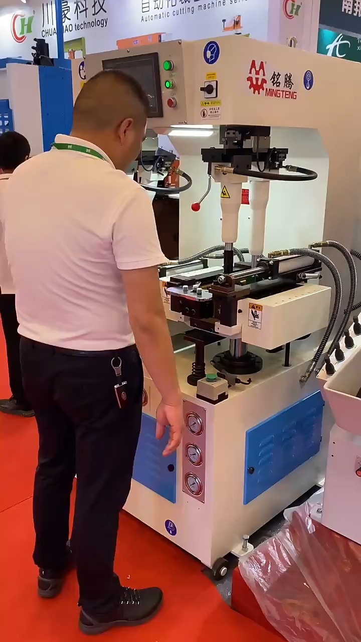 MT-712 Computer-Controlled Bottom Floating Presser Sole Attaching Machine Shoe Sole Pressing Machine 1