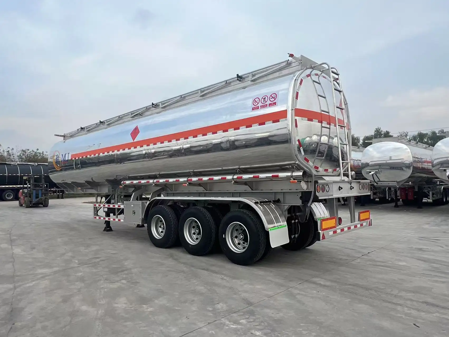 KDZG Trailer Truck Diesel Fuel Tank Trailer KDZG Diesel Fuel Tank TrailerCompany 3