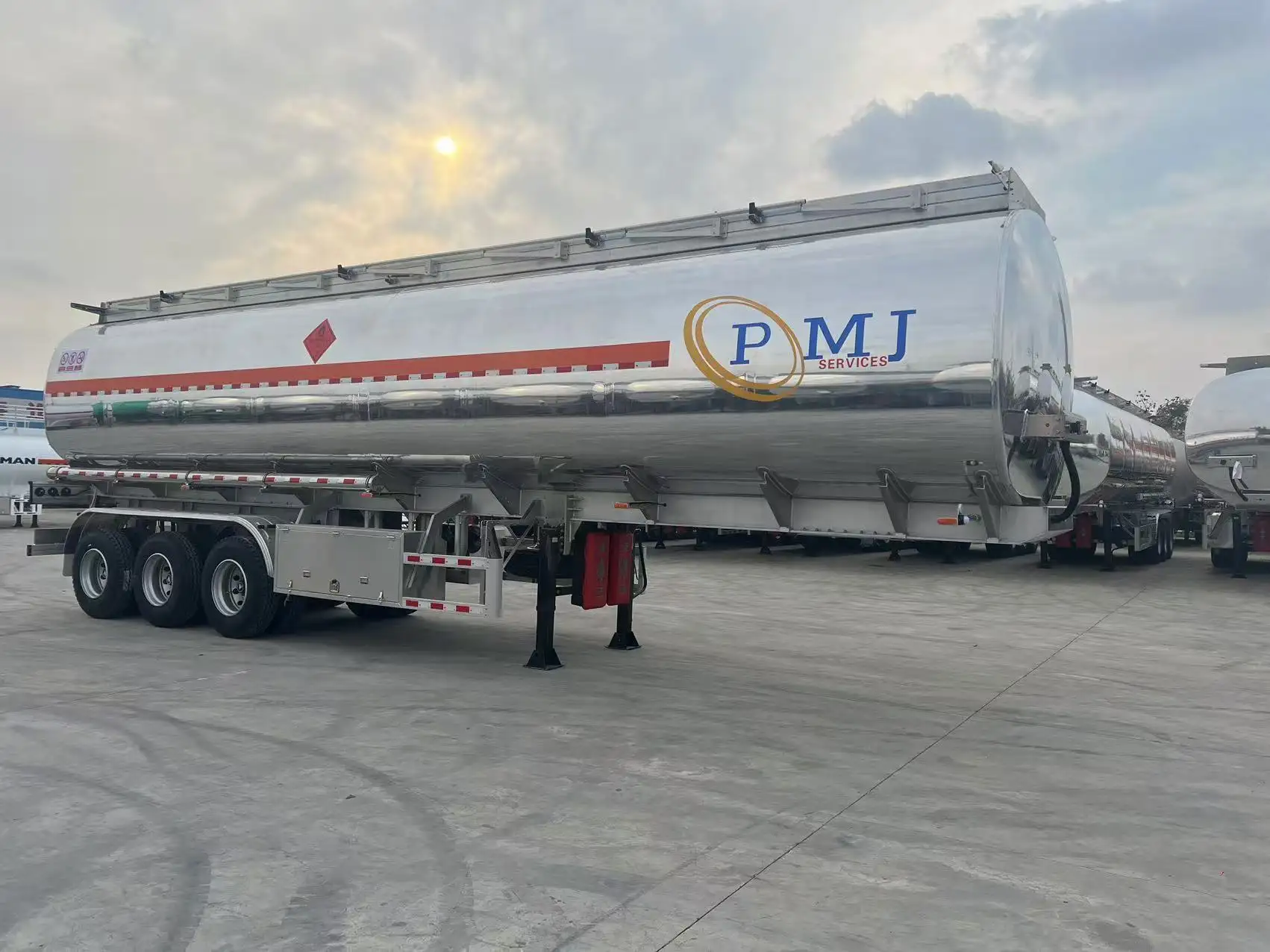 KDZG Trailer Truck Diesel Fuel Tank Trailer KDZG Diesel Fuel Tank TrailerCompany 7