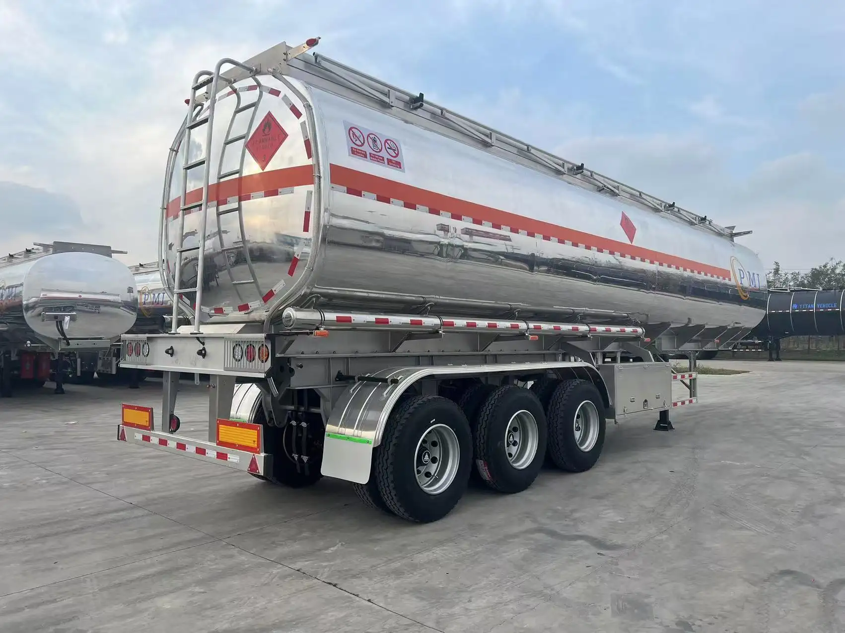 KDZG Trailer Truck Diesel Fuel Tank Trailer KDZG Diesel Fuel Tank TrailerCompany 2