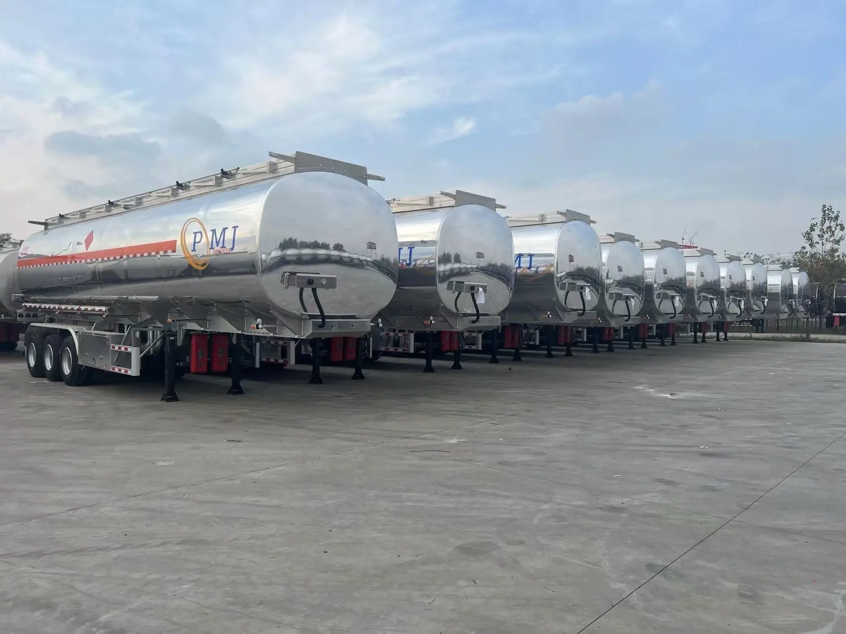 KDZG Trailer Truck Diesel Fuel Tank Trailer KDZG Diesel Fuel Tank TrailerCompany 10