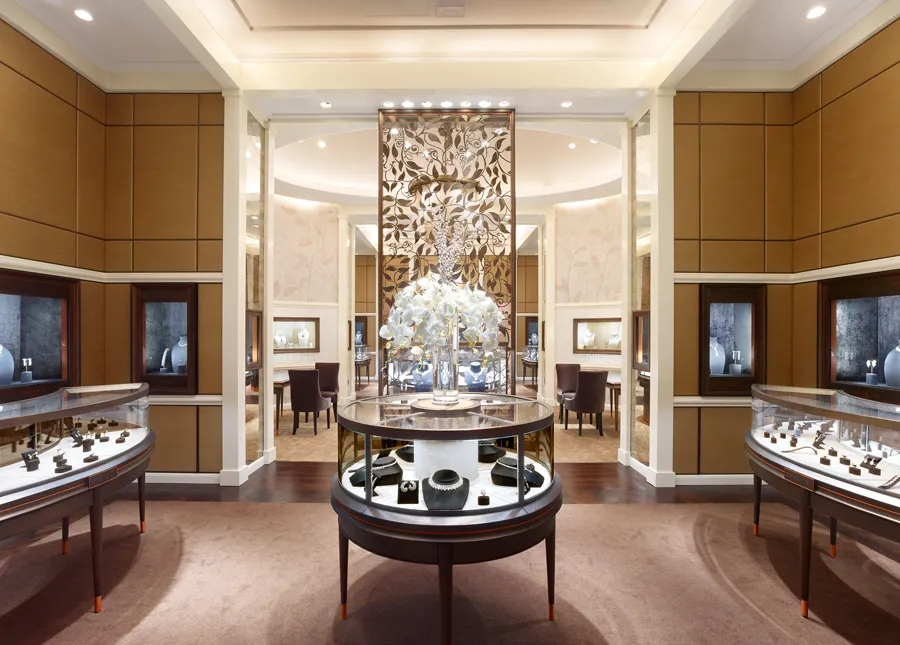 Showcase Your Sparkle: The Latest Glass Jewellery Display Cabinets 1