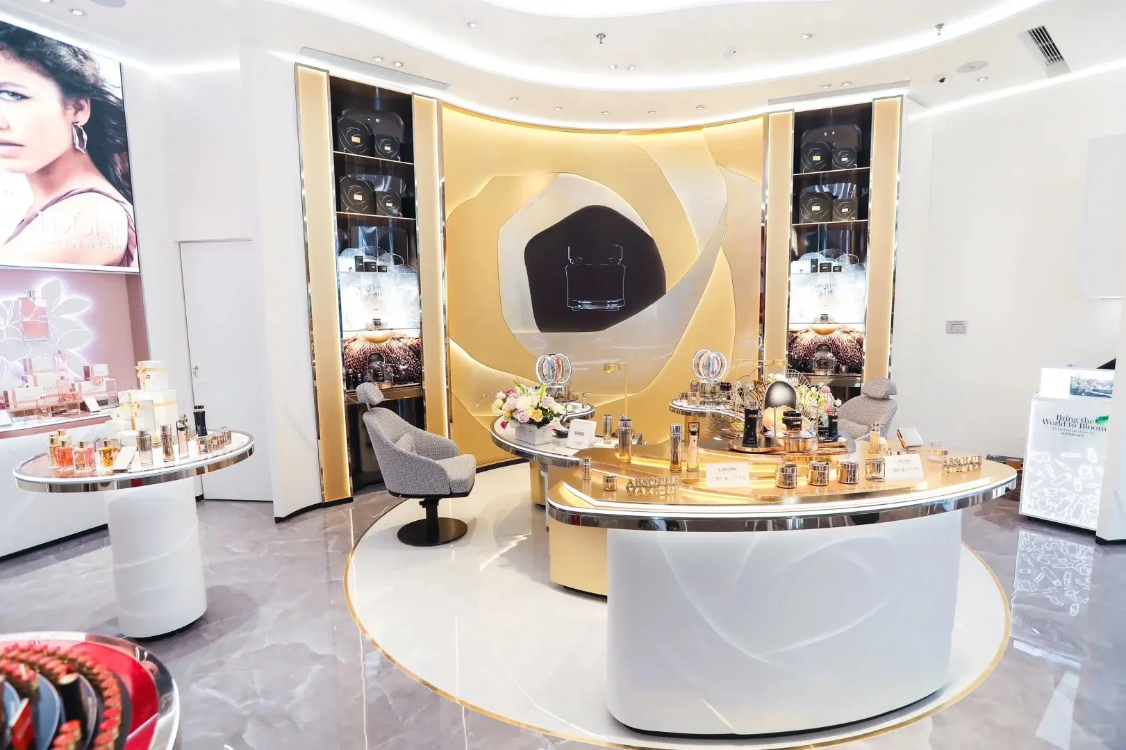B2B Fragrance Showcase Design for Business 1.Free Design; 2.Value-added Services(provided Free Solution Concept); 3.Installation Instruction; 4. Take Measurements; 5. Professional After-sale Service 2