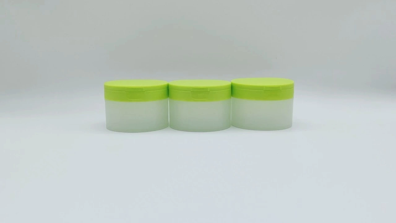 Glamorous 100g white translucent PP cream jars with Flip cap and beauty tool scoop 1