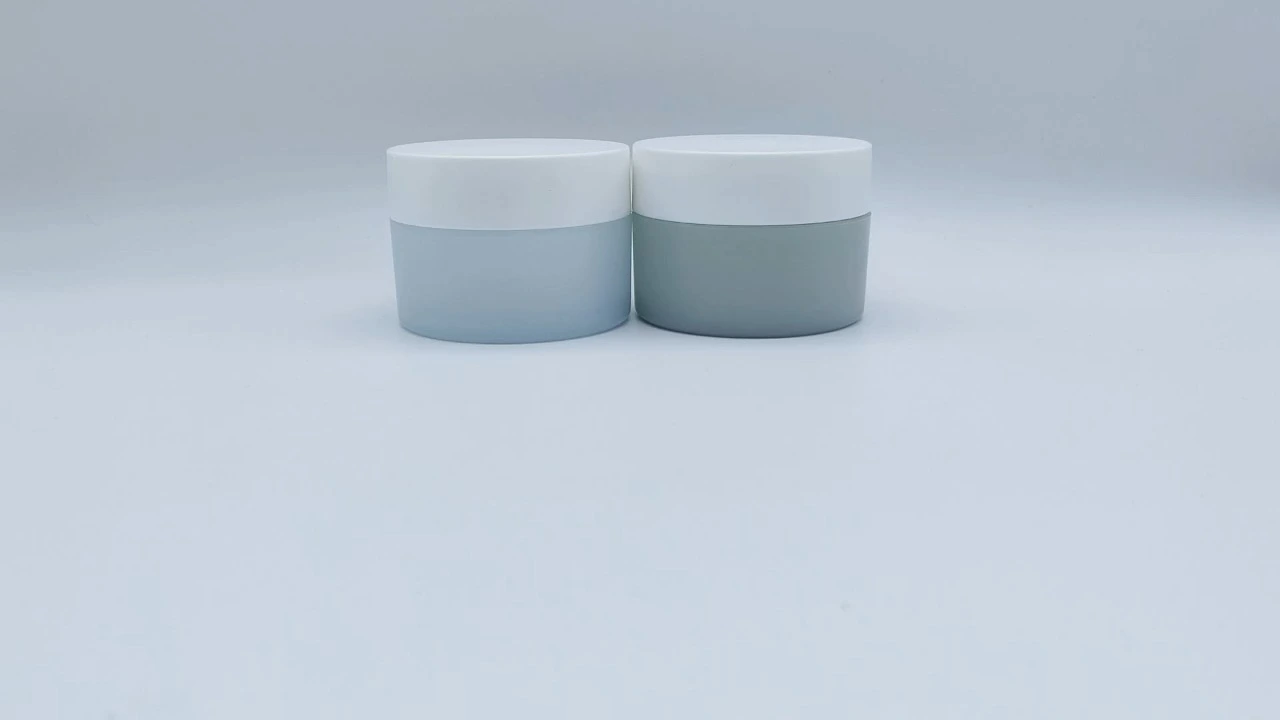Glamorous 100g cylindrical double-wall blue/green PP cream jars with beauty tool scoop 1