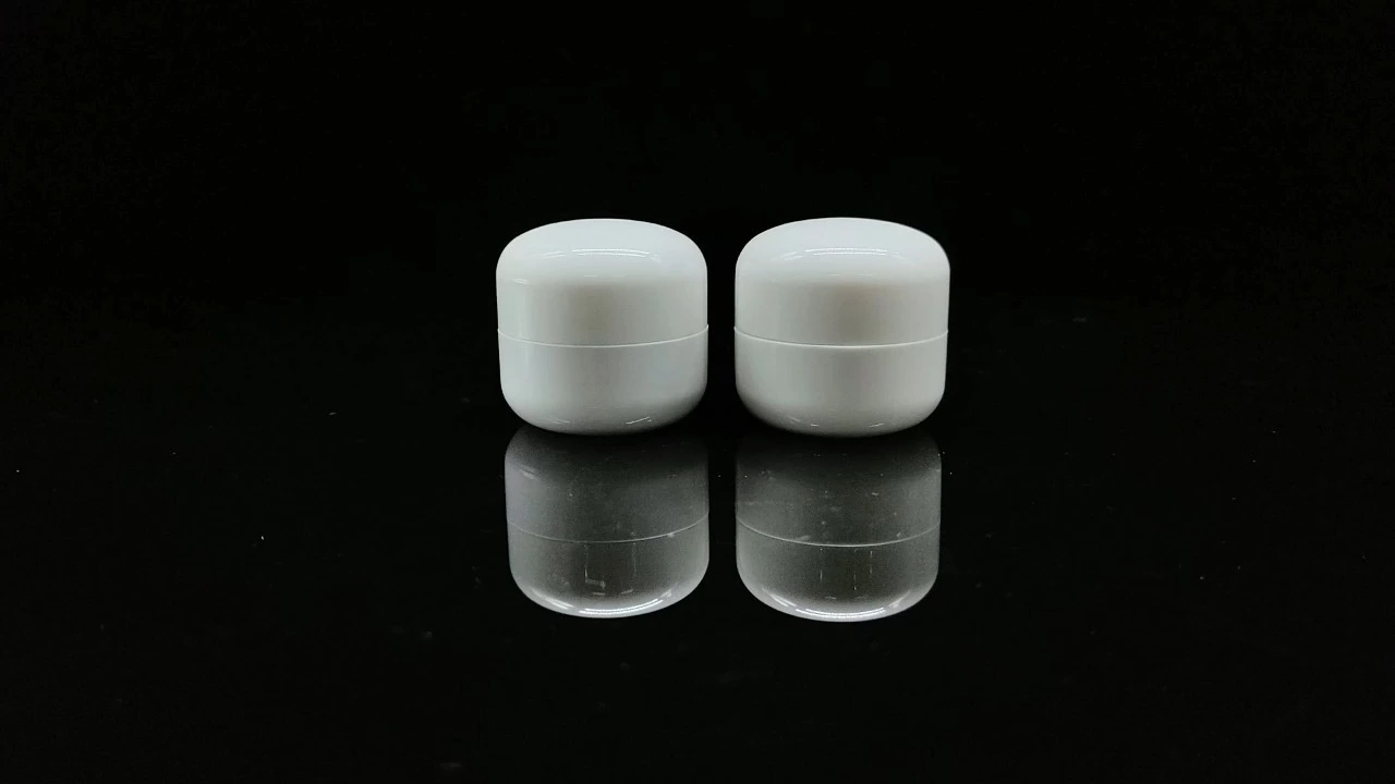 Glamorosos frascos de crema en forma de bolsa de muestra de acrílico blanco de 10 g 1