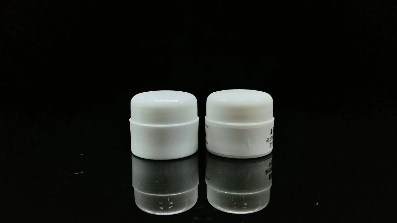 Glamoroso sobre de muestra de 10 g en tarros de crema de PP blancos 1