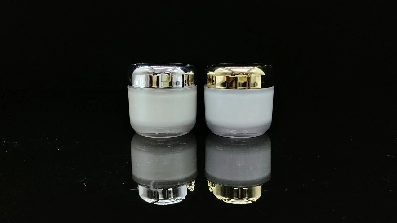 Glamorosos frascos de crema acrílicos de doble pared de 50 g con tapas bañadas en oro. 1
