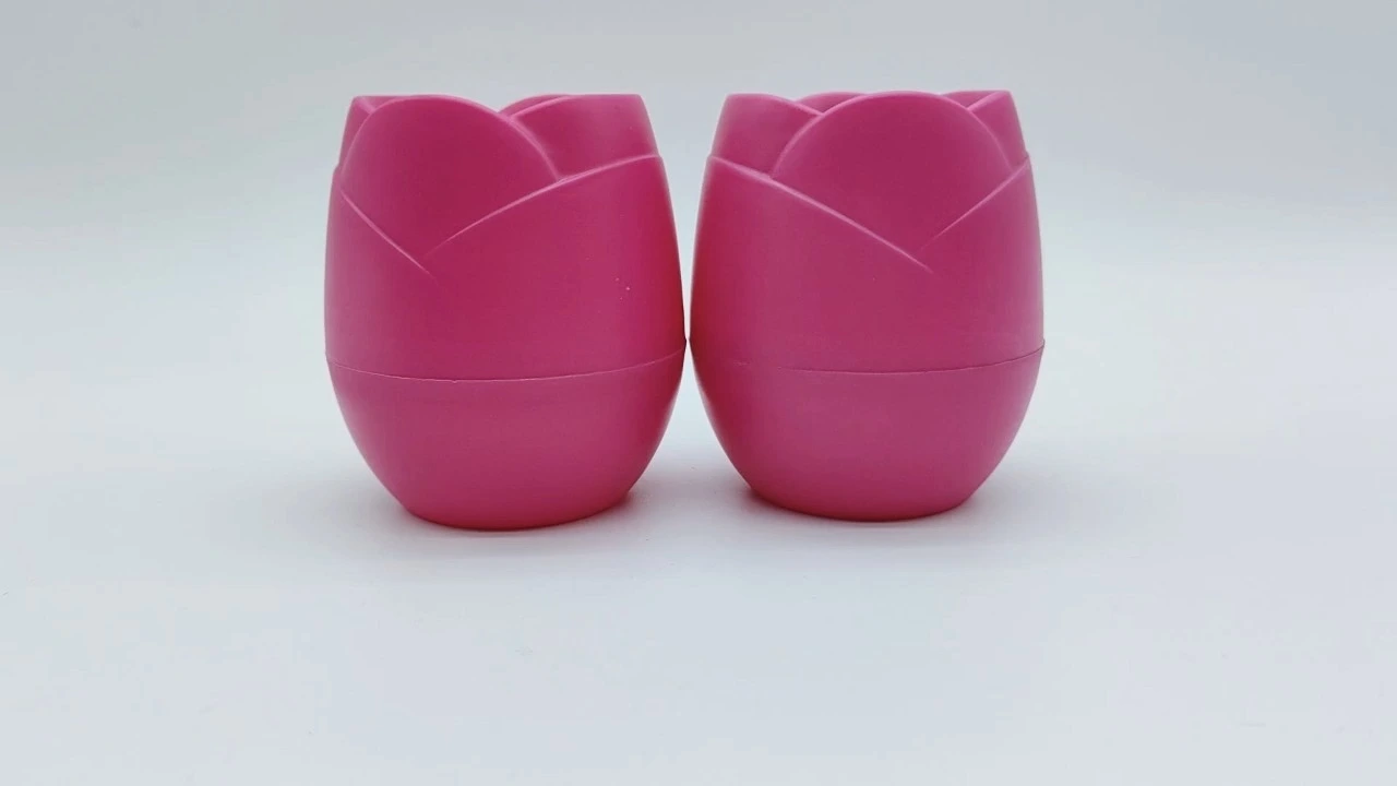 Glamoroso tarro de frescura de plástico rojo rosa de 60 g con forma de rosa 1