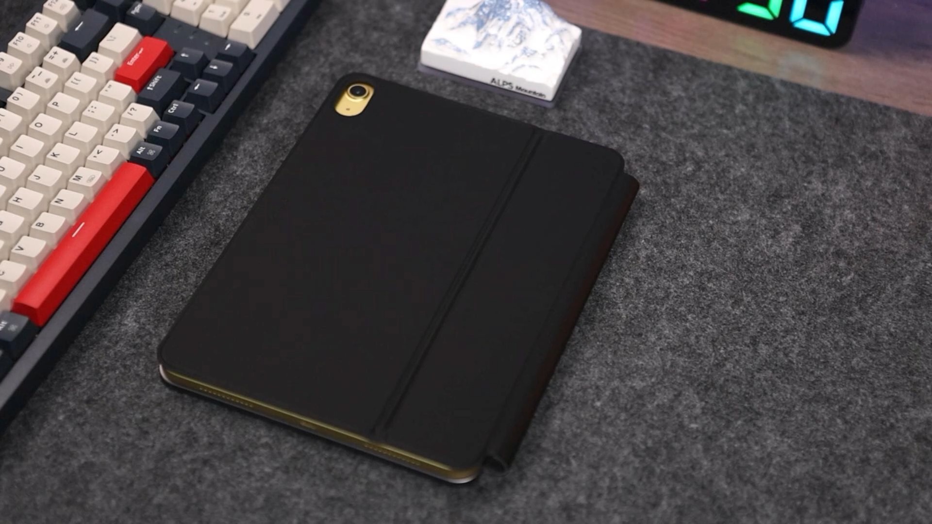 Présentation de l'étui clavier ultime pour iPad Pro 2023 : sans fil, rétroéclairé, muet et plus encore !