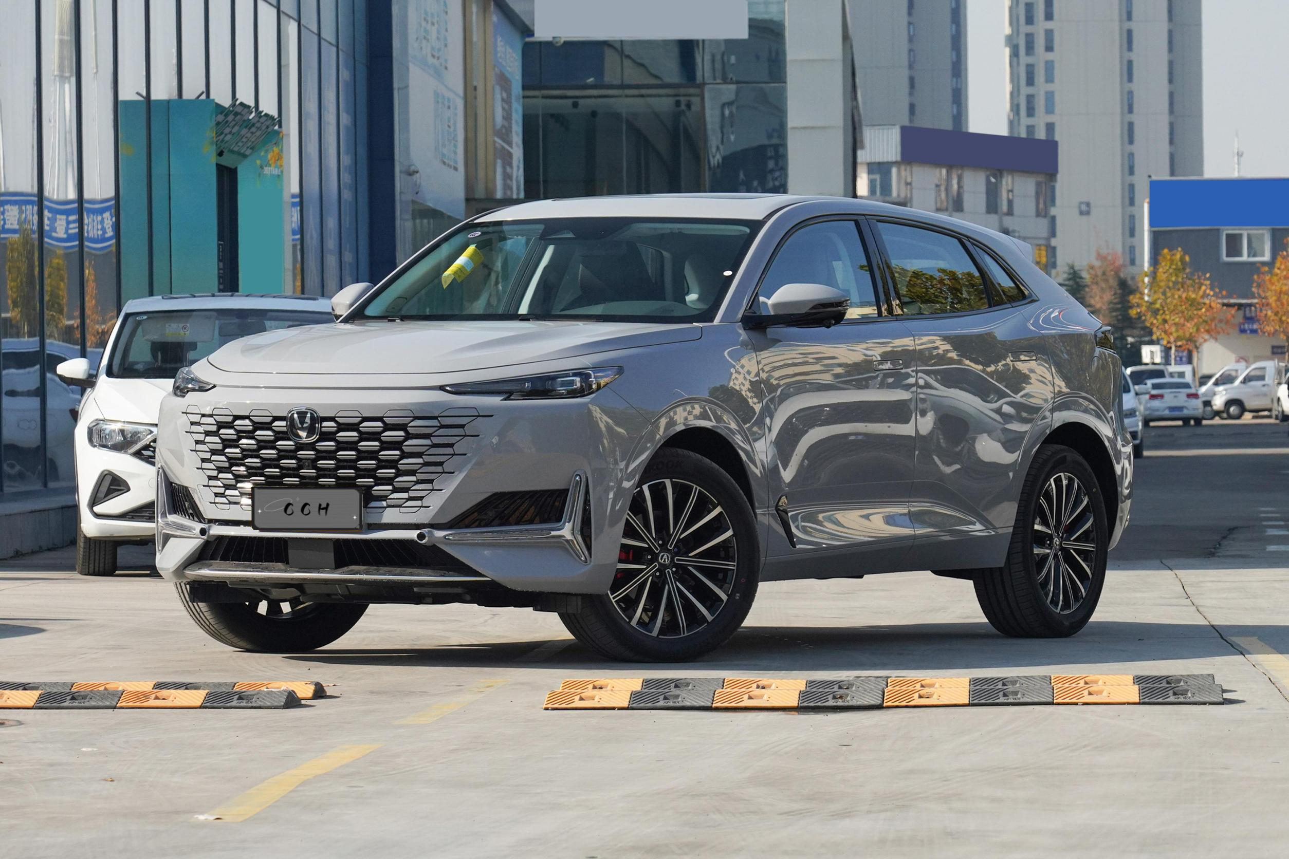 Changan UNI-K SUV 2024 New Drive מכוניות בנזין אוטומטיות עם 2.0T 233ps 4 דלתות 5 מושבים SUV בינוני במחיר זול 4