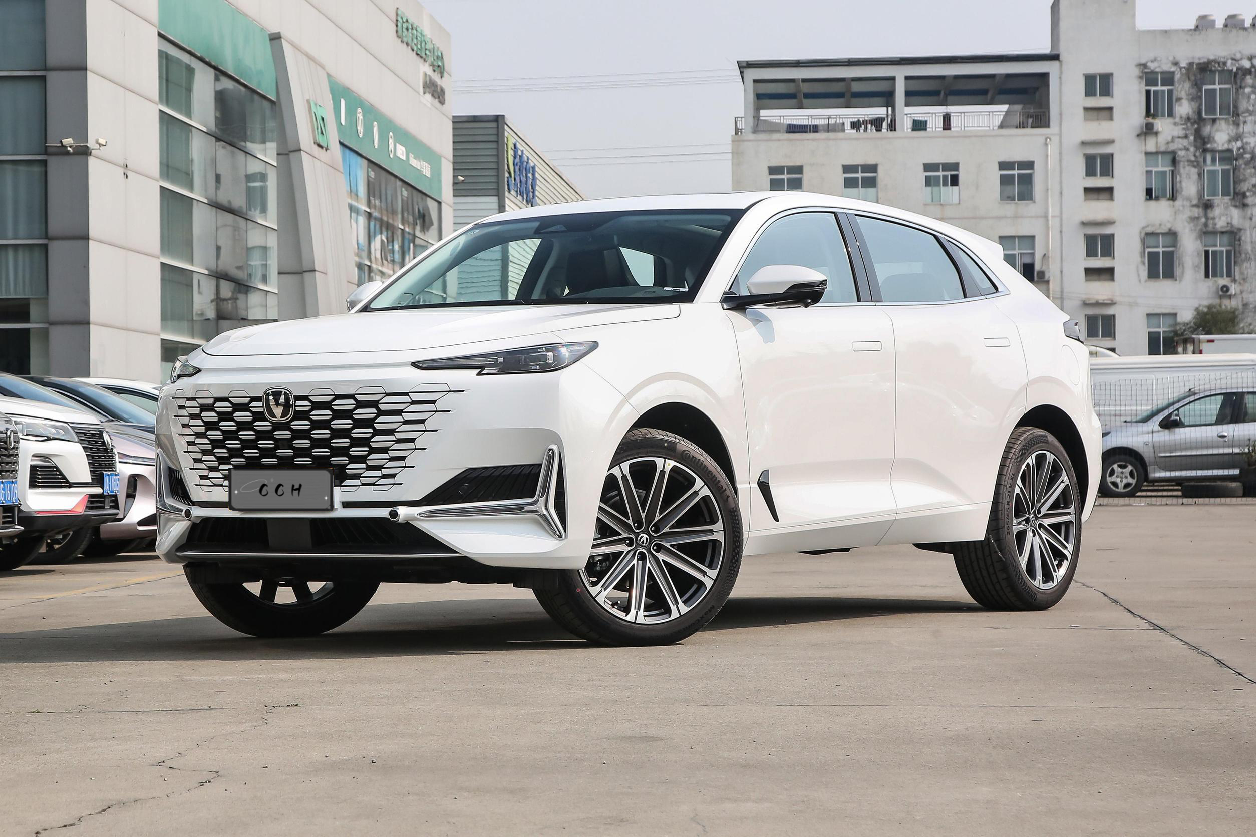Changan UNI-K SUV 2024 New Drive מכוניות בנזין אוטומטיות עם 2.0T 233ps 4 דלתות 5 מושבים SUV בינוני במחיר זול 5