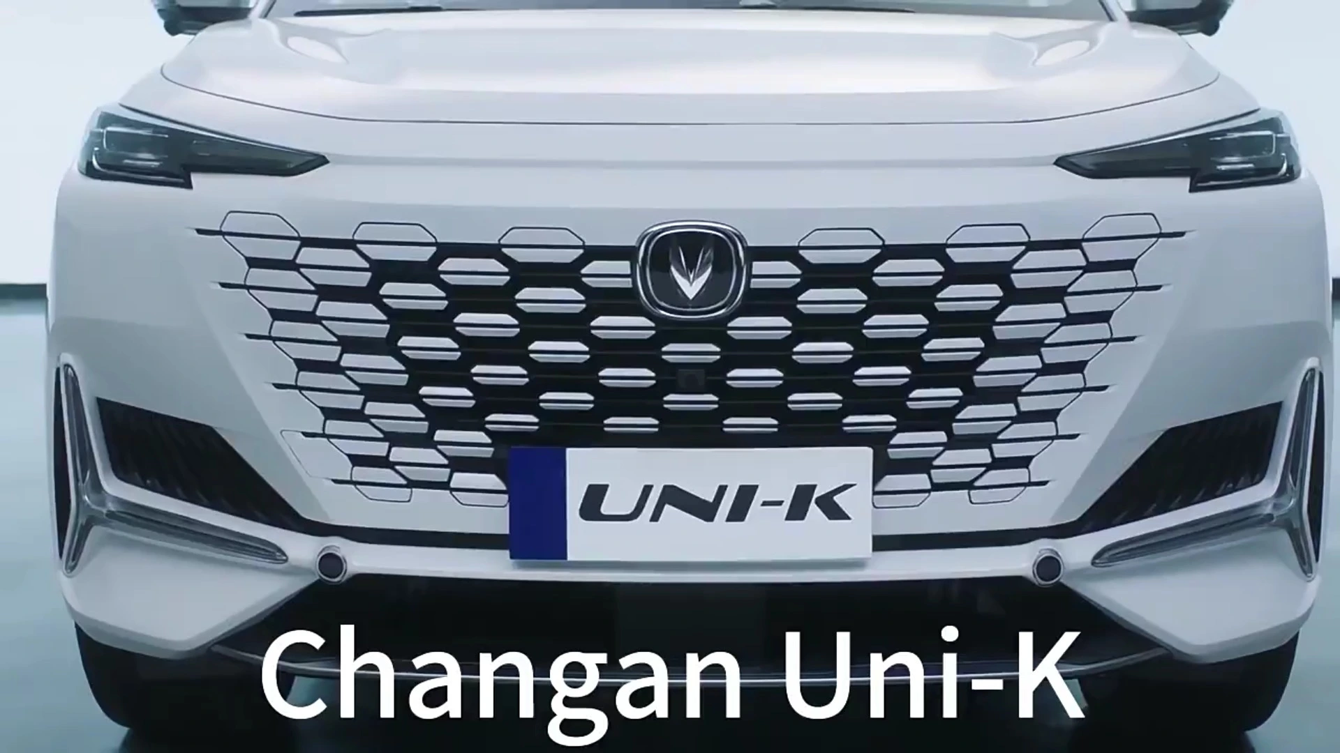 Coches de gasolina Changan UNI-K SUV 2024 New Drive Auto con SUV mediano de 4 puertas y 5 asientos 2.0T 233ps a precio económico 1