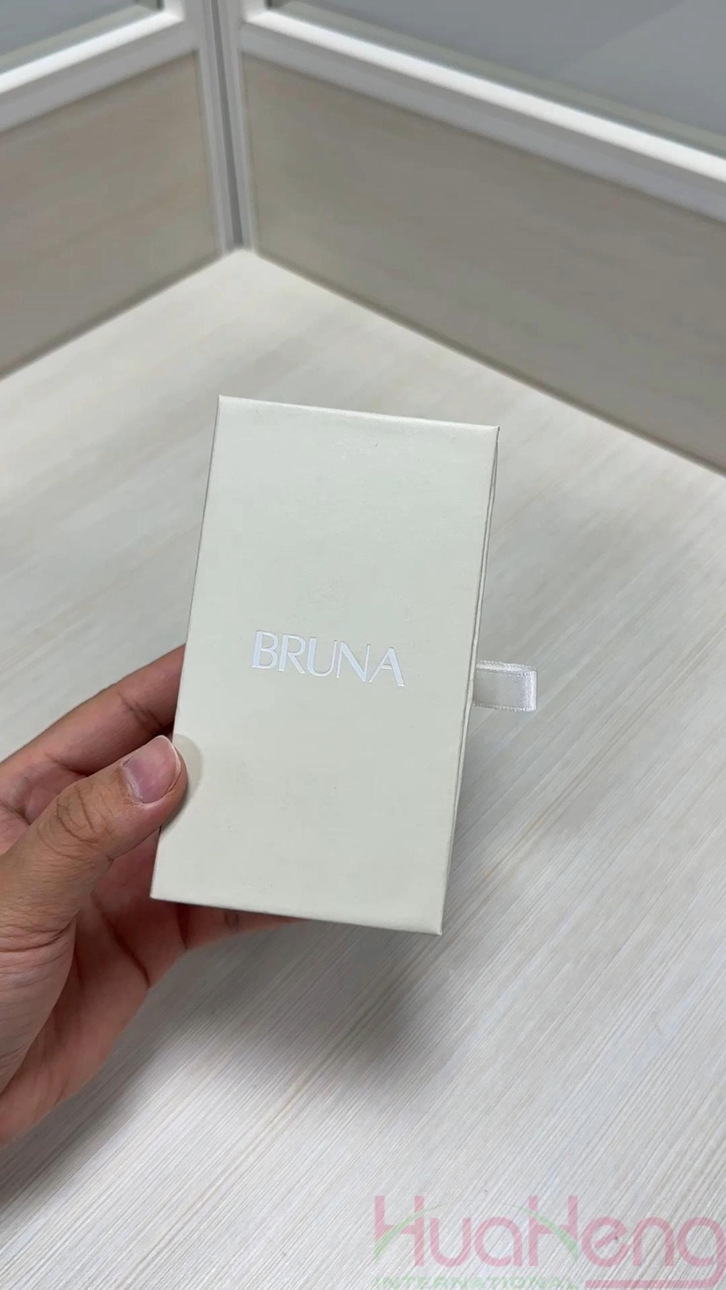 Elegant Storage: The Nude Drawer Box for Fashion Accessories and Jewelry