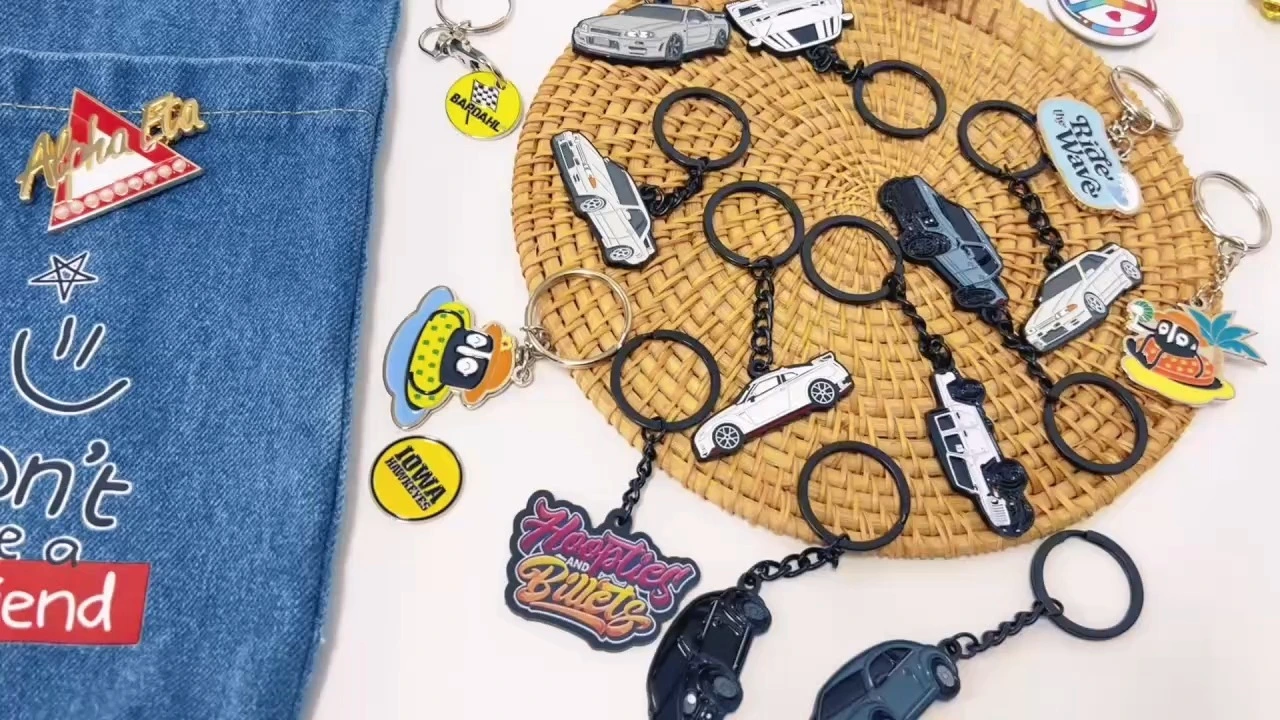高品質のカスタムロゴメタルキーチェーンソフトまたはハードエナメルメタルキーチェーン 1