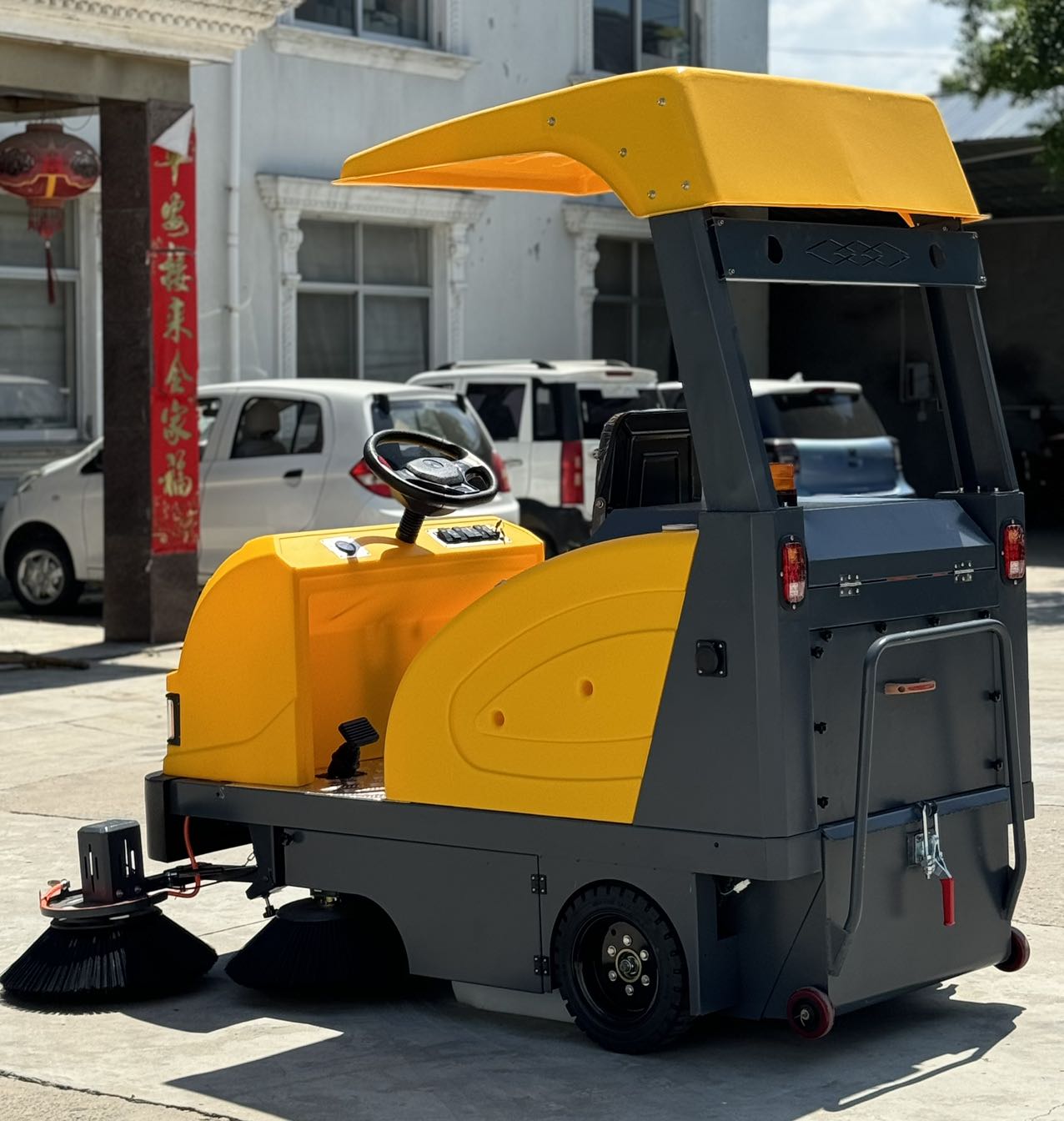 VLIFT Ride-on sweeping machine C6 with 48V100Ah battery 3