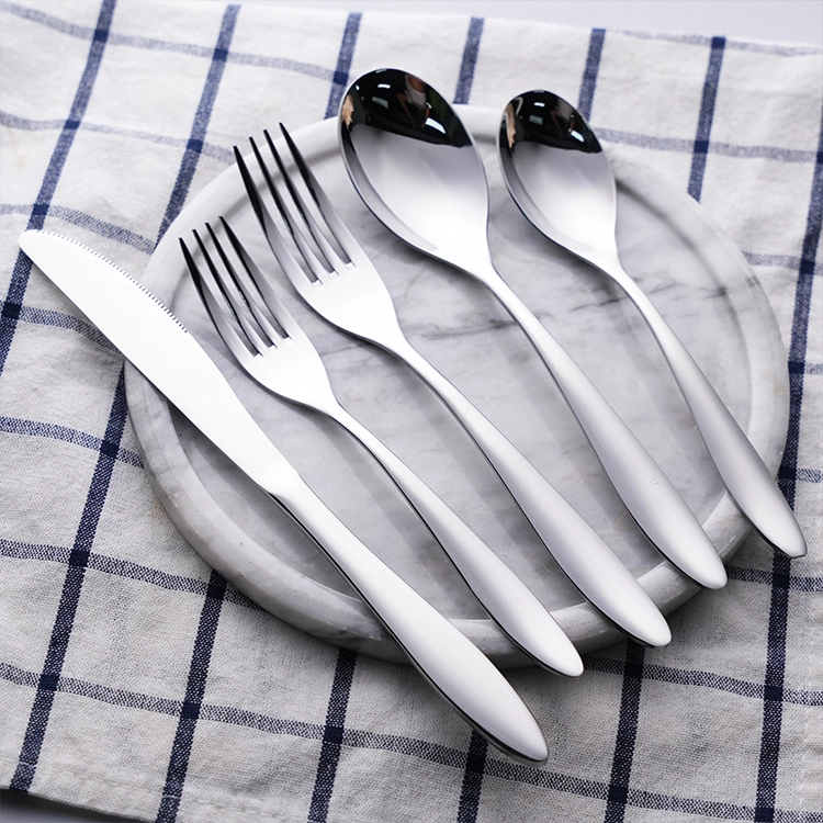 Set di posate in acciaio inox per attività di ristorazione 1