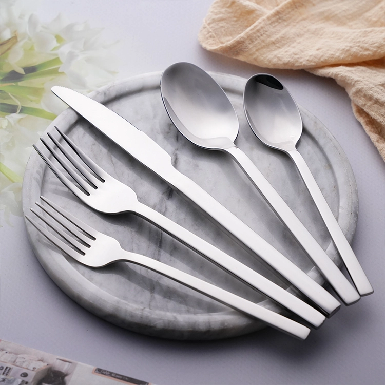 Juego de cubiertos de cuchillo y tenedor de estilo occidental 1